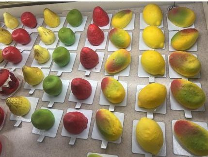 Trompe-l'œil en forme de fruits : citron, mangue, poire