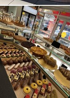 Vitrine de pâtisseries de La Maison des Gourmandises à Vesoul